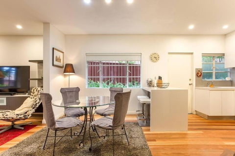 Exclusive Art Deco Escape In Tree-lined Kingsford - Accommodation Australia 3