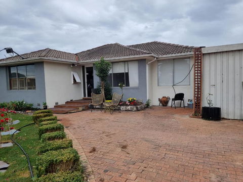 Entire 3 Bed Rooms Unit -Rosy House 1 - Holiday Melbourne 4