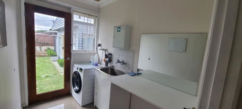 Entire 3 Bed Rooms Unit -Rosy House 1 - Holiday Melbourne 2