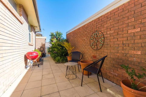 Family Stay With Idyllic Sun-drenched Courtyard - Holiday Melbourne 1
