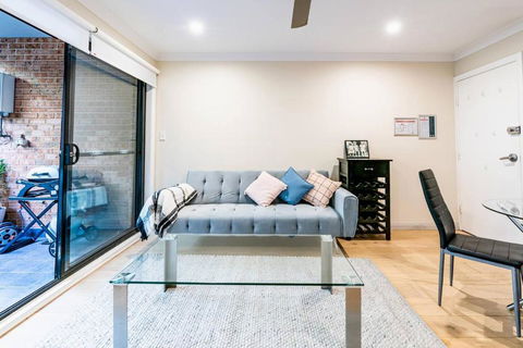 Funda Place - Leafy Hideout In Northern Beaches - Caravan Park Accommodation 2