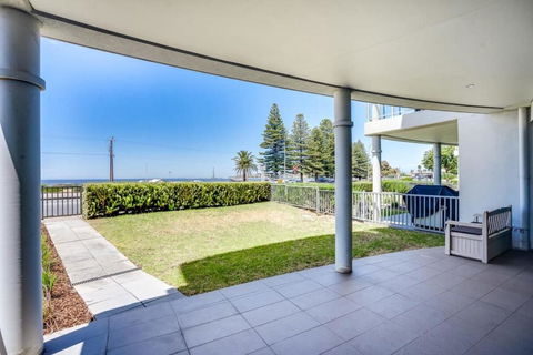Gallery 4 145 Hindmarsh Road Victor Harbor - BYO Linen - Holiday Sydney 3
