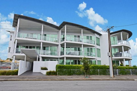 Gallery 7 - Town Centre - Wi-Fi - Linen Included - Holiday Sydney 1