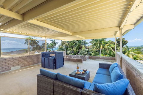 Galoola Hidden Gem, 2 97 Galoola Drive, Pet Friendly, Rooftop Outdoor Area With Spectacular Views, Wi-Fi And Air Conditioning - Holiday Sydney 0