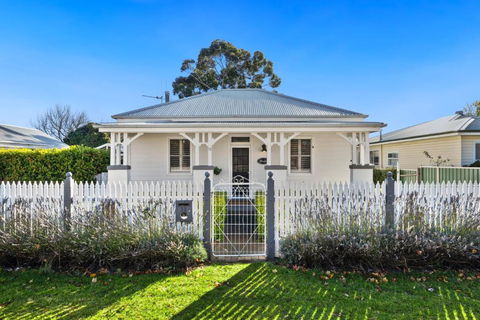 Gambell Cottage - Country Charm - Holiday Sydney 0