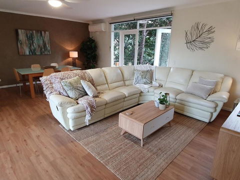 Garden Oasis 3 Bedroom Apt - Holiday Sydney 1