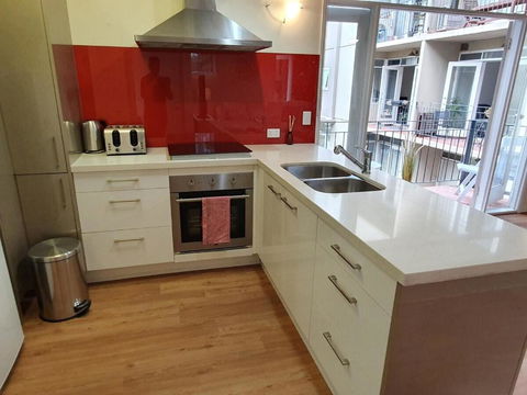 Garden Oasis 3 Bedroom Apt - Holiday Sydney 2