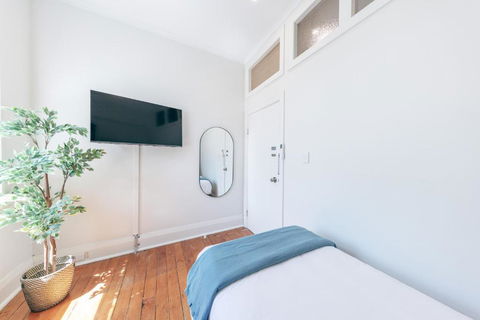 Gaslight Inn - Adults Only - Accommodation Australia 3