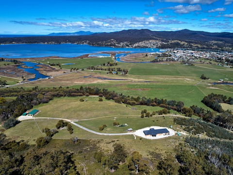 George River Park (House, 100 Acres, Animals, Views) - Holiday Sydney 0