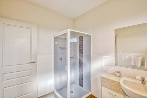 Georges Bay Luxury - Holiday Sydney 4