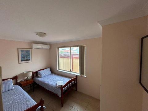 Geraldton Luxury Vacation Home With Free Streaming - Holiday Sydney 4