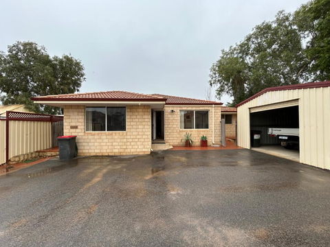 Geraldton Luxury Vacation Home With Free Streaming - Holiday Sydney 3