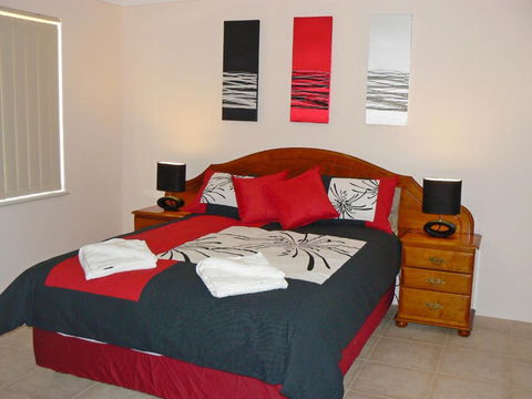 Geraldton Luxury Vacation Home With Free Streaming - Holiday Sydney 0