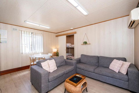Getaway To Cabin 49 - Holiday Sydney 1