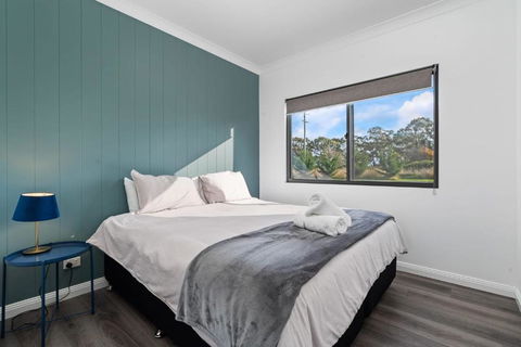 Glenowrie Cottage - 1 King 2 Singles Near Cadia - Holiday Melbourne 0