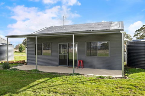 Glenowrie Cottage - 1 King 2 Singles Near Cadia - Holiday Melbourne 2