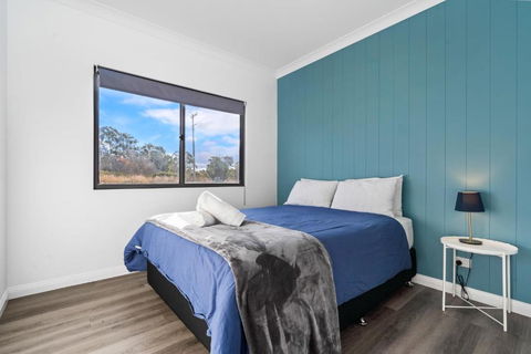 Glenowrie Cottage - 2 Queen Beds - Near Cadia - Holiday Melbourne 2