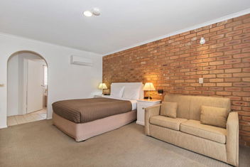 Golden Square Motor Inn with Accommodation Broken Hill