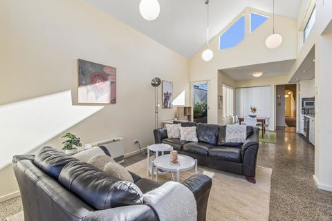 Gorgeous 2-Bed Victorian Home In Artsy Suburb - Carnarvon Accommodation 0
