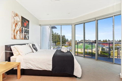 Gallery Resort Style Penthouse No 13 - Holiday Sydney 4