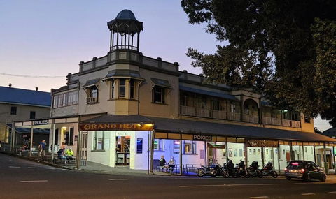 Grand Hotel Mount Morgan - Holiday Melbourne 0