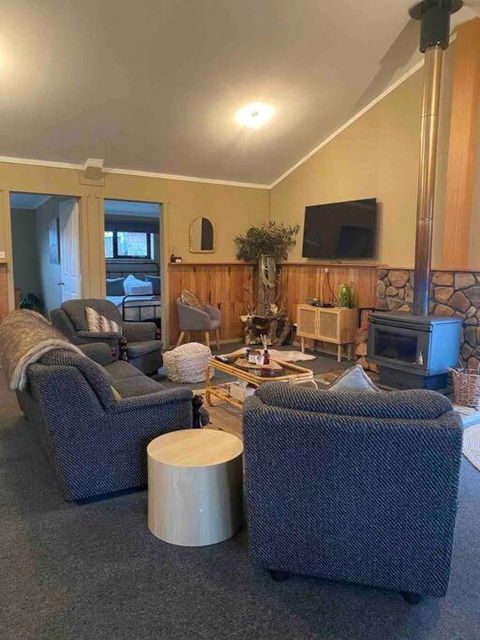Great Lakes Wilderness Three Bedroom Home - Accommodation Australia 0