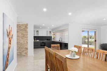 Heinlen On North Terrace with Mount Gambier Accommodation