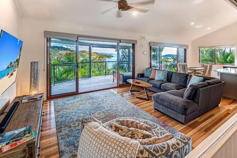 Heliconia 10 Newly Renovated Centrally Located House Hamilton Island - Tourism Bookings 0
