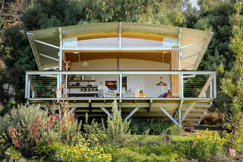 Hobart Hideaway Pods with Accommodation Airlie Beach