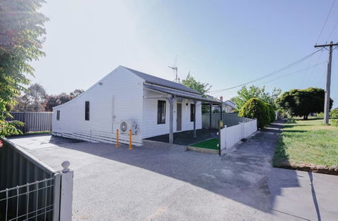 Holiday Home - Accommodation Australia 0