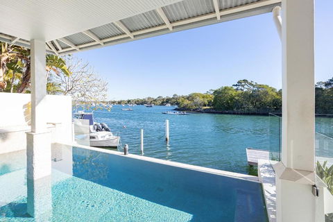 Iluka, Luxurious Riverfront Retreat - Holiday Sydney 1
