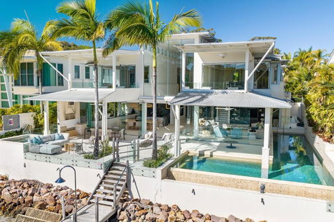 Iluka, Luxurious Riverfront Retreat - Holiday Sydney 3