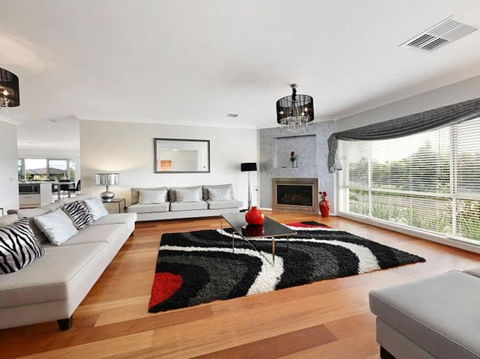 Huge Luxury Home! Mount Waverley - Holiday Melbourne 0