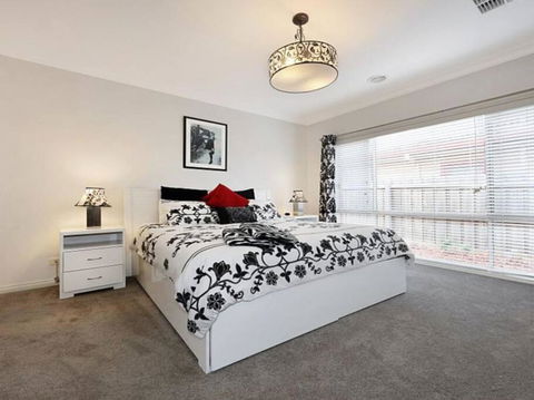 Huge Luxury Home! Mount Waverley - Holiday Melbourne 3