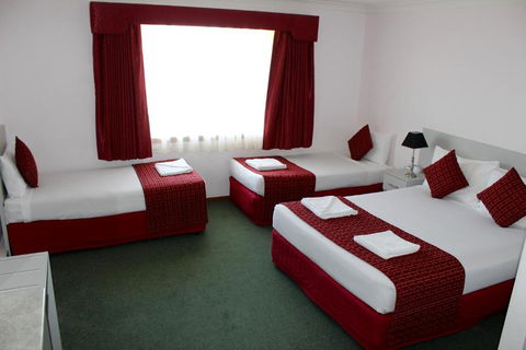 Hume Villa Motor Inn - Caravan Park Accommodation 2