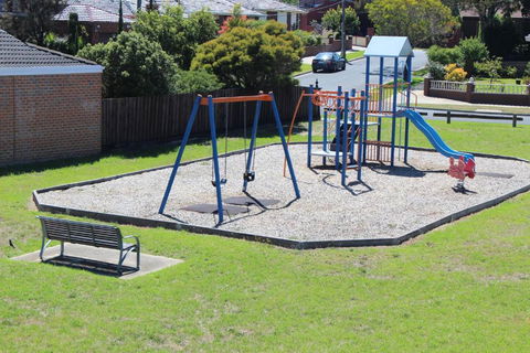 Hume Villa Motor Inn - Caravan Park Accommodation 1