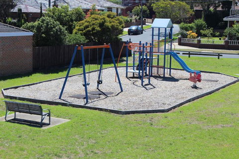 Hume Villa Motor Inn - Caravan Park Accommodation 3