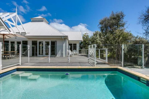 Idyllic Beach House Blairgowrie - 100m To Foreshore, 700m Walk To Village - Accommodation Australia 2