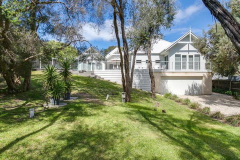 Idyllic Beach House Blairgowrie - 100m To Foreshore, 700m Walk To Village - Accommodation Australia 3