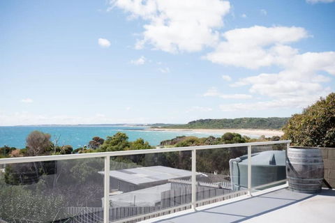 Idyllic Weymouth Retreat With Ocean Views - Accommodation Australia 2