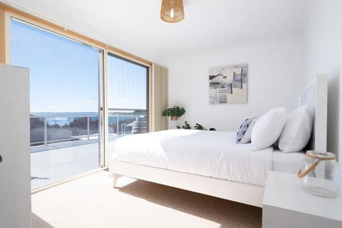 Idyllic Weymouth Retreat With Ocean Views - Accommodation Australia 3