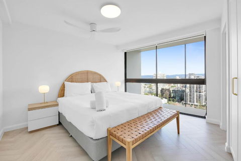Impeccable Oceanfront 2-Bed With BBQ, Views & Pool - Accommodation Australia 2