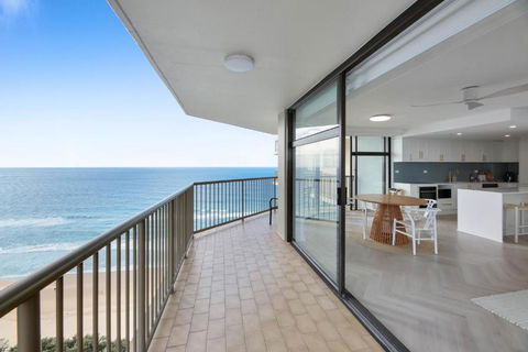 Impeccable Oceanfront 2-Bed With BBQ, Views & Pool - Accommodation Australia 0