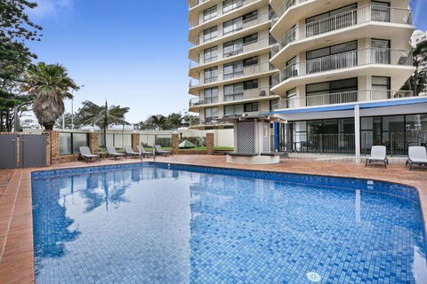 Impeccable Oceanfront 2-Bed With BBQ, Views & Pool - Accommodation Australia 3
