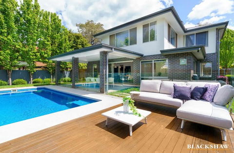 Inner City Oasis In OConnor - With Heated Pool - YWait Travel 1