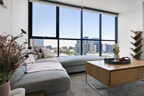 Isaac - The Cityscape View Apartment - Accommodation Australia 0