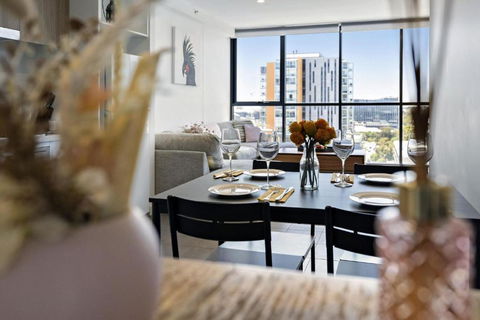 Isaac - The Cityscape View Apartment - Accommodation Australia 1