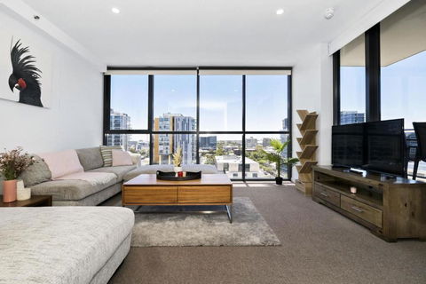 Isaac - The Cityscape View Apartment - Accommodation Australia 2