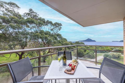 Intrepid 6 Right On The Waterfront - Accommodation Australia 3