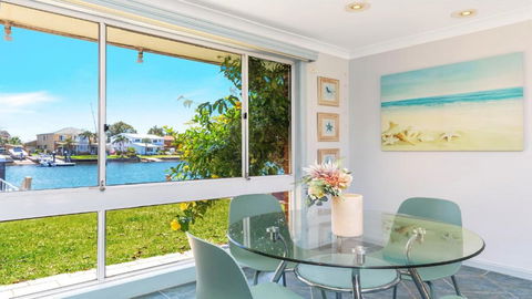Island Oasis Waterfront - Accommodation Australia 3